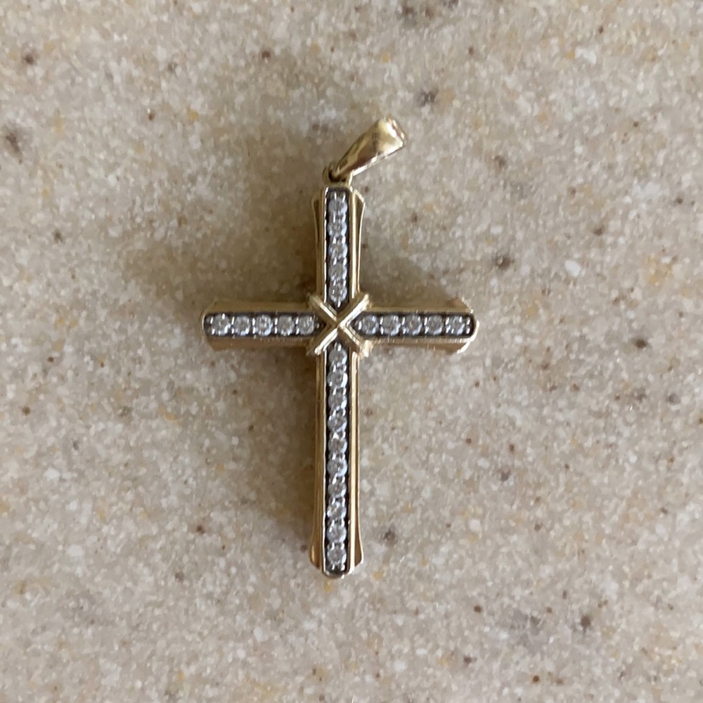 2 carrot diamond cross pendant